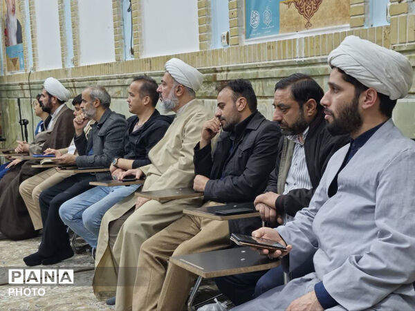 آیین جزءخوانی نوجوانان قمی در بقعه ابن بابویه 