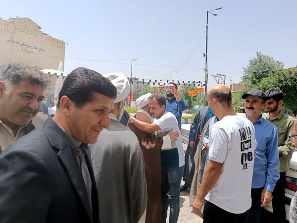 بازگشت امام جمعه از سفر مکه و استقبال گرم مردم فارسان