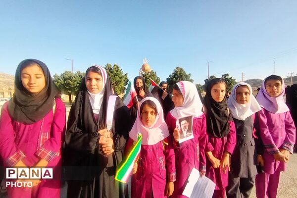 بیعت دانش‌آموزان دیشموکی  با رهبر انقلاب