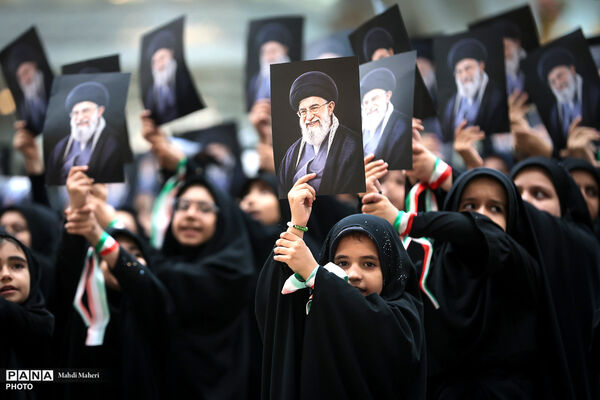 برگزاری همایش بزرگ جمع‌خوانی دانش‌آموزان با اجرای سرود و نوحه حماسی «باید برخاست» -2
