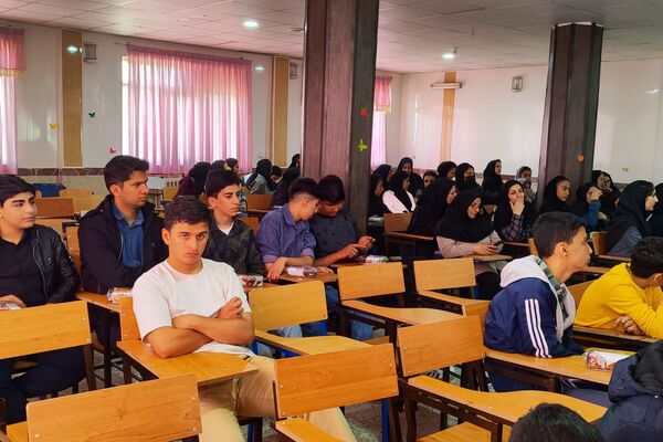 تقدیر از نفرات برتر جشنواره نوجوان سالم در شهرستان قروه