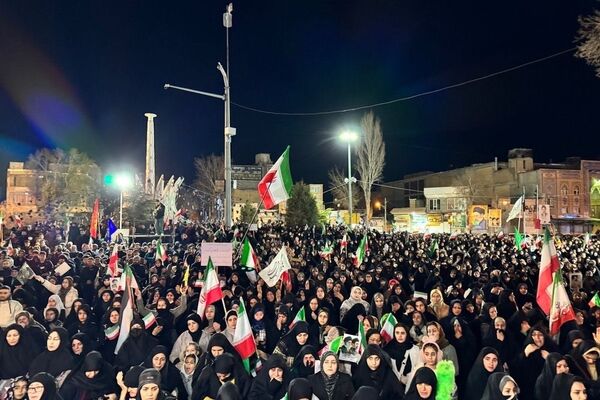 اجتماع شبانه منتظران در قروه؛ قرائت دعای استغاثه به امام زمان (عج) همزمان با سراسر کشور