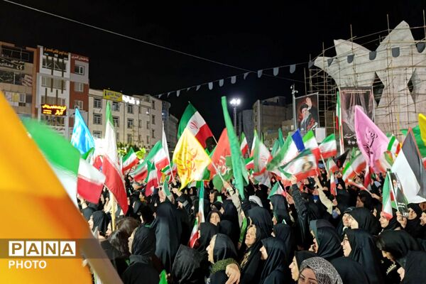نیمکتی برای رفاقت با شهدا