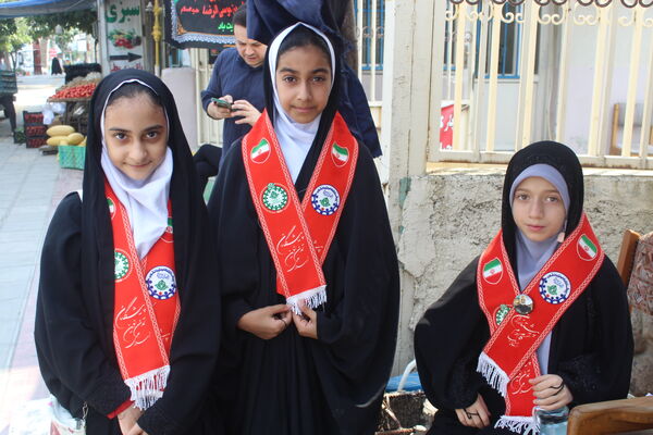 میزبانی دانش‌آموزان گلوگاهی از مسافران و زائران رضوی 