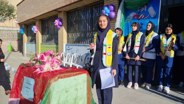 آیین بازگشایی مدارس و آغاز سال تحصیلی در دبیرستان دخترانه زکیه سنندج 