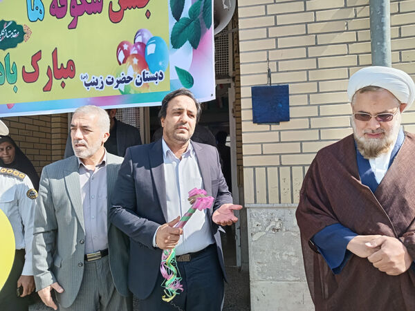 حضور مسئولان شهرستان جعفرآباد قم در دبستان حضرت زینب(س)
