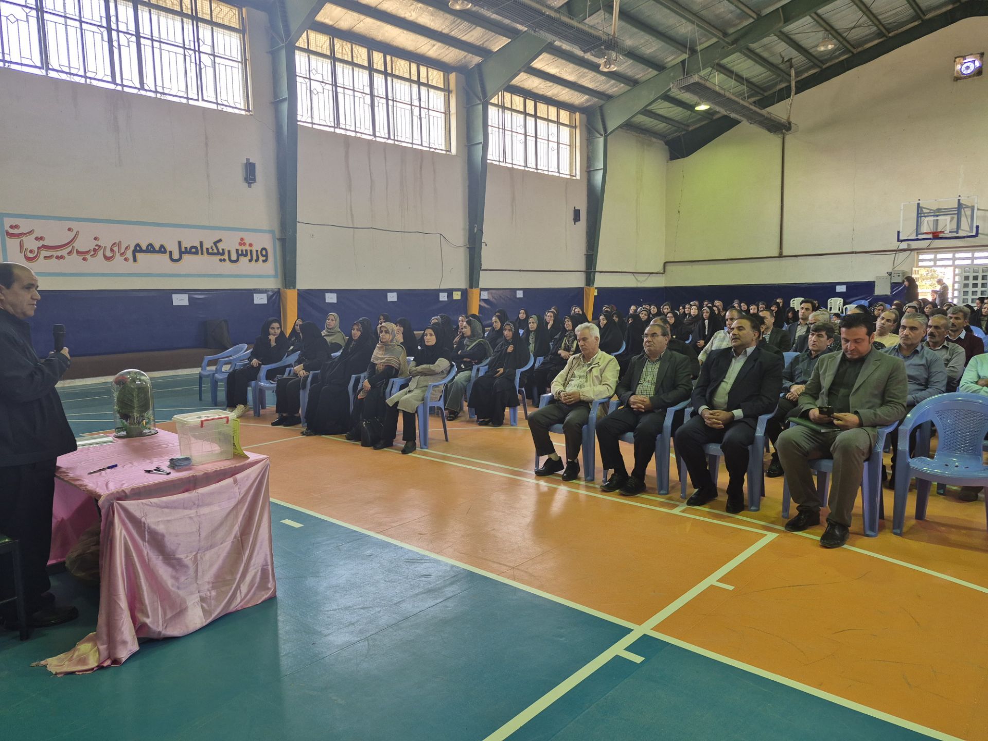 جلسه انجمن اولیا و مربیان در آموزشگاه تربیت درگزین