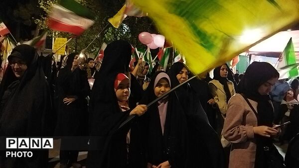 دختران نیشابوری در صف اول تجمعات-۳