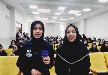 برگزاری جشن جوانه ها در دبیرستان دخترانه رحمت آئین یک ناحیه ۲ استان اصفهان 