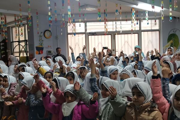 جشن مبعث پیامبر اکرم (ص) در دبستان زنده یاد قمصری شهرستان ورامین