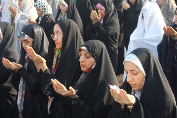 بندرعباسی‌ها توفیق یک ماه عبادت را در نماز عید فطر به شکرانه نشستند