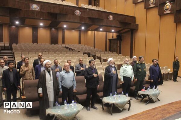 رونمایی از نخستین جلد دانشنامه دفاع مقدس استان قم