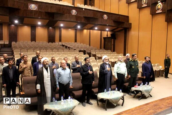 رونمایی از نخستین جلد دانشنامه دفاع مقدس استان قم