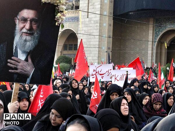 تهران در تب وداع با رهبر  مقتدر شهید