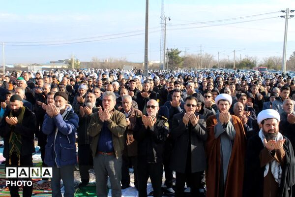 اقامه نماز عید سعید فطر در فاروج 