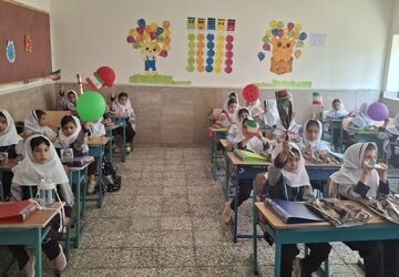 آیین روز شکوفه‌های زندگی در دبستان سرهنگ رضوی برگزار شد 
