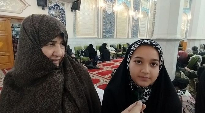 اعتکاف مادر و دختری در مسجد باقرالعلوم مشهد دل‌ها را به خدا گره زد