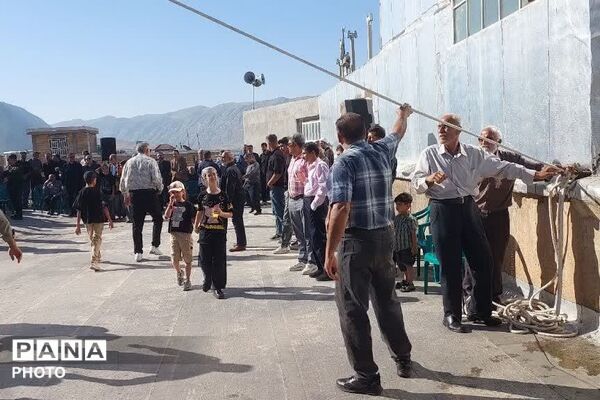آیین سنتی برپایی خیمه عاشورایی در زرقان