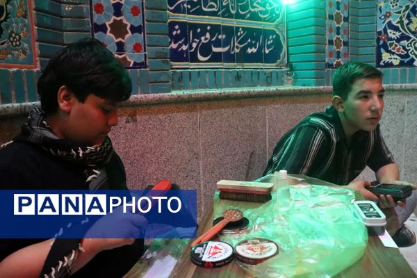 خادمی نوجوانان در عزاداری سید و سالار شهیدان در مشهد