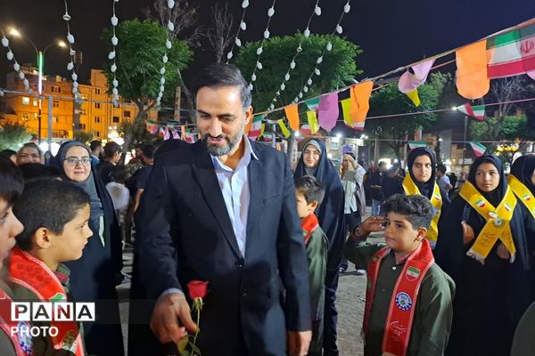  بازدید رئیس سازمان دانش‌آموزی شهرستانهای استان تهران از غرفه «با انرژی‌ها» منطقه کهریزک