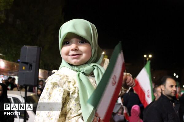 حضور پر شور مردم همدان ،در اجتماعات شبانه آرامگاه بوعلی 