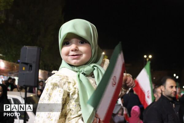 حضور پر شور مردم همدان ،در اجتماعات شبانه آرامگاه بوعلی 