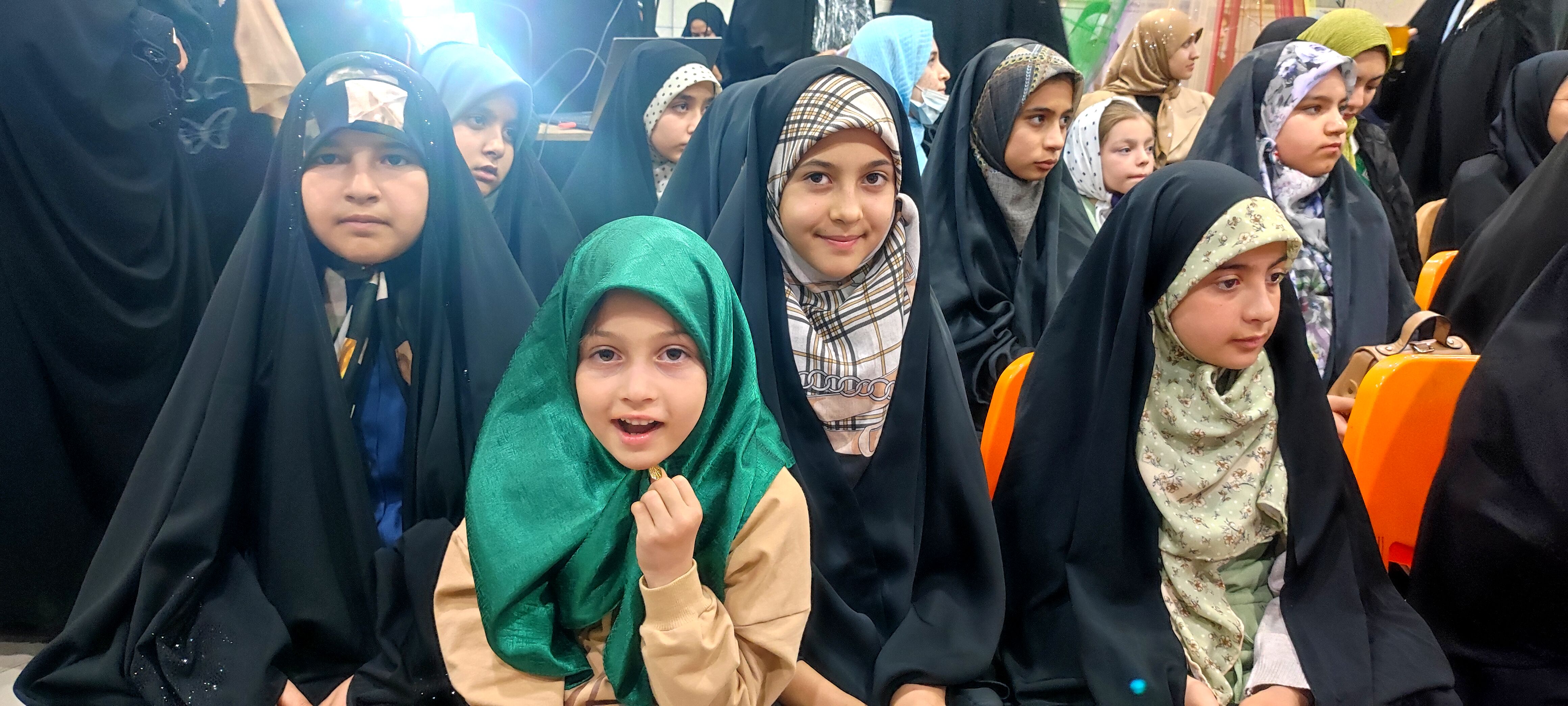 حضور دانش‌آموزان مدرسه خاقانی در جشن دختران آفتاب شیروان