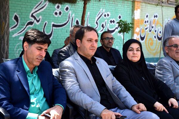 برگزاری آیین افتتاحیه زمین چمن مصنوعی هنرستان صنعت پژوهشان و مدرسه سردار سلیمانی بهارستان ۲