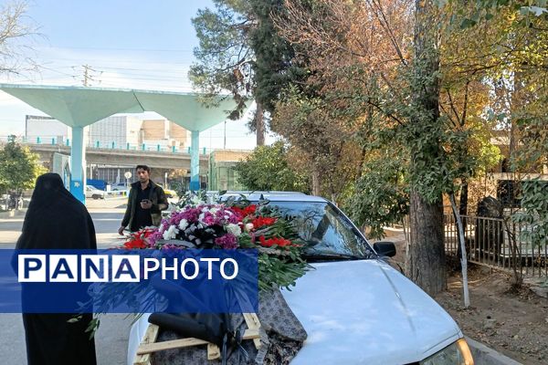 تشییع پیکر مادر شهیدان مشتاقیان در شیراز