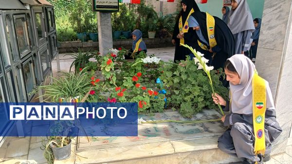 قدم‌های کوچک برخاک بزرگ