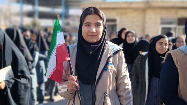  نواخته شدن زنگ انقلاب در مدرسه نمونه الزهرا  یاسوج