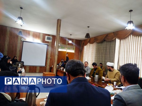 جلسه برنامه‌ریزی برگزاری راهپیمایی یوم‌الله ۲۲ بهمن با حضور مدیران مدارس شهرستان فاروج