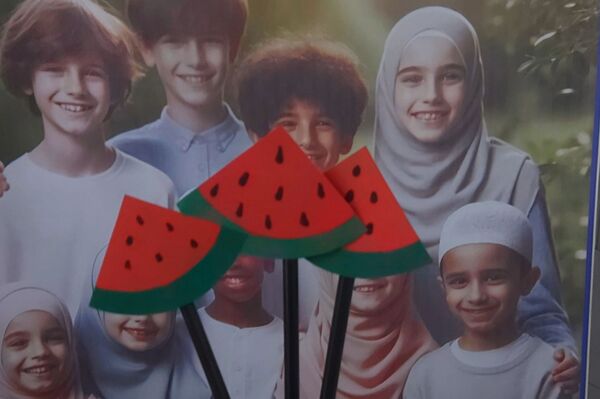 حمایت دانش‌آموزان دبستان کودک مسلمان شهرستان قرچک از کودکان مظلوم غزه