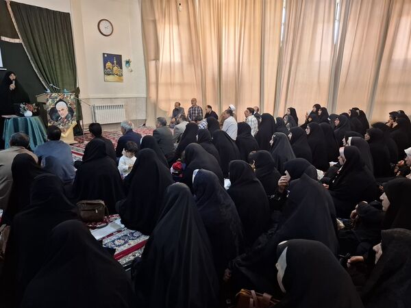 جلسه انجمن اولیا و مربیان در دبیرستان دخترانه امام رضا(ع) واحد ۱۲ 