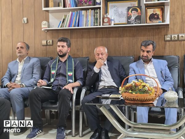 نشست خبری خبرنگاران پانا با مدیر و معاونان آموزش و پرورش بهاباد