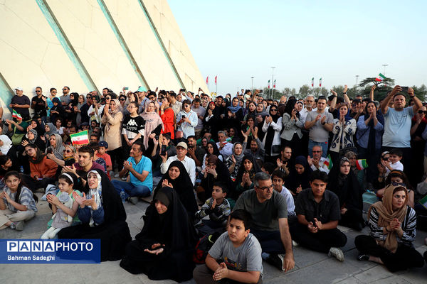 اجرای ارکستر سمفونیک تهران در میدان آزادی