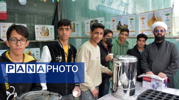 نمایشگاه دستاوردهای انقلاب دانش‌آموزان صدرا در ابرکوه