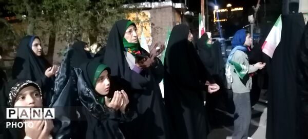 پنجاه و یک شب در کنار هم به عشق رهبر و وطن 