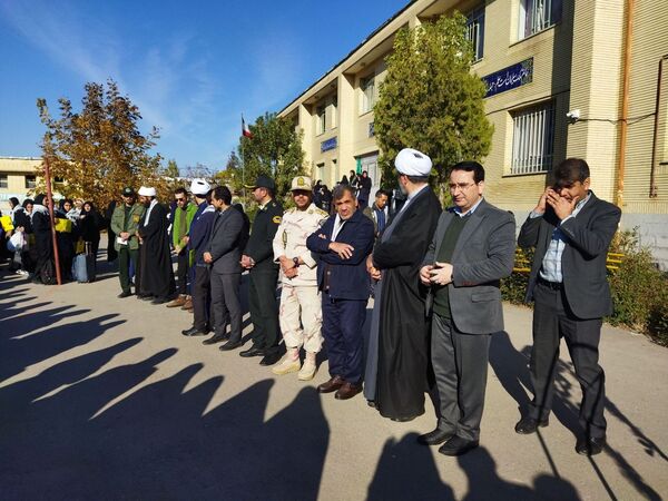 اعزام ۷۴ دانش‌آموز دختر از شهرستان به مناطق جنوب