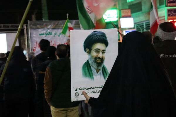 تجمع مردم انقلابی بندرترکمن در میدان مختومقلی