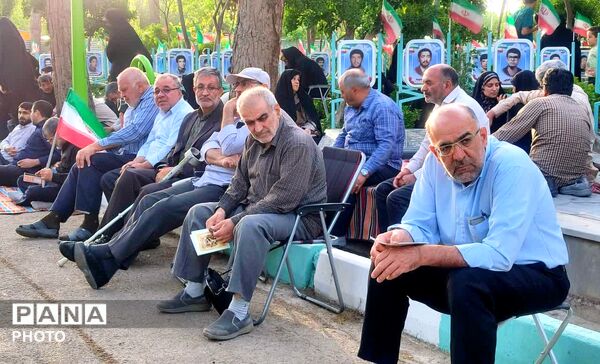 روز عرفه ، روز توبه و بندگی در گلستان شهدای نجف آباد