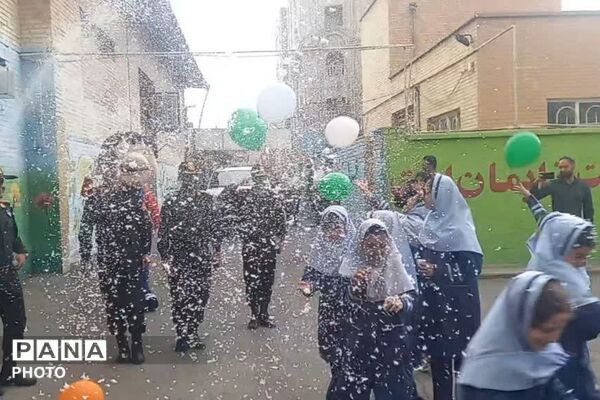 کلاس متفاوت با حضور حافظان نظم و امنیت در مدارس بهارستان