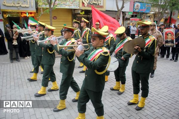 تشییع پیکر آخرین بازمانده شهدای خانواده دهقان در قم