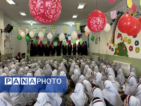 جشن یاوران انقلاب در دبستان شهید نوروزی ابرکوه