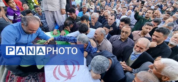وداع باشکوه مردم قروه با پیکر مطهر شهید ایوب شیری