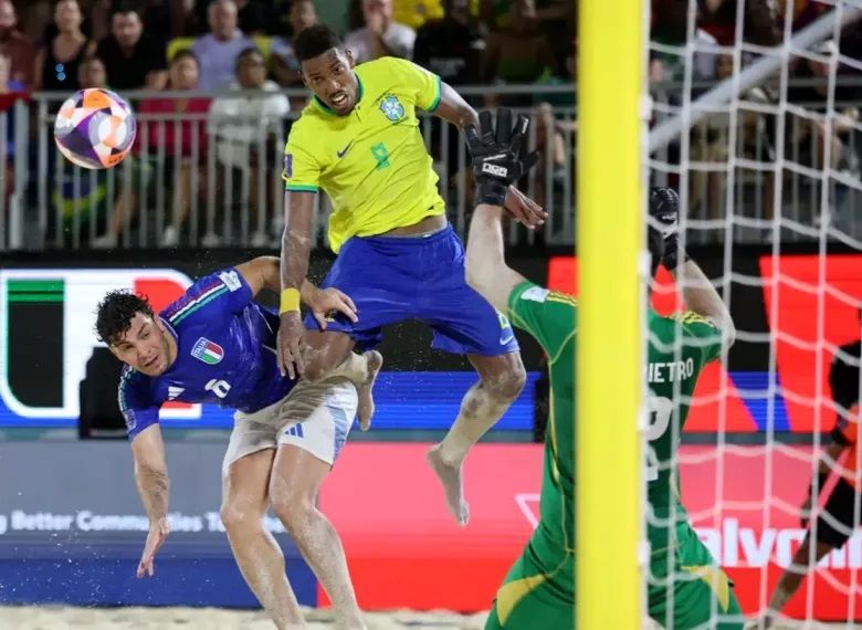 پادشاهی برزیل برروی شن‌های  مقدماتی جام جهانی سیشل ؛ ایتالیا اسیر افسانه مائوریسینو