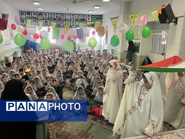 جشن یاوران انقلاب در دبستان شهید نوروزی ابرکوه