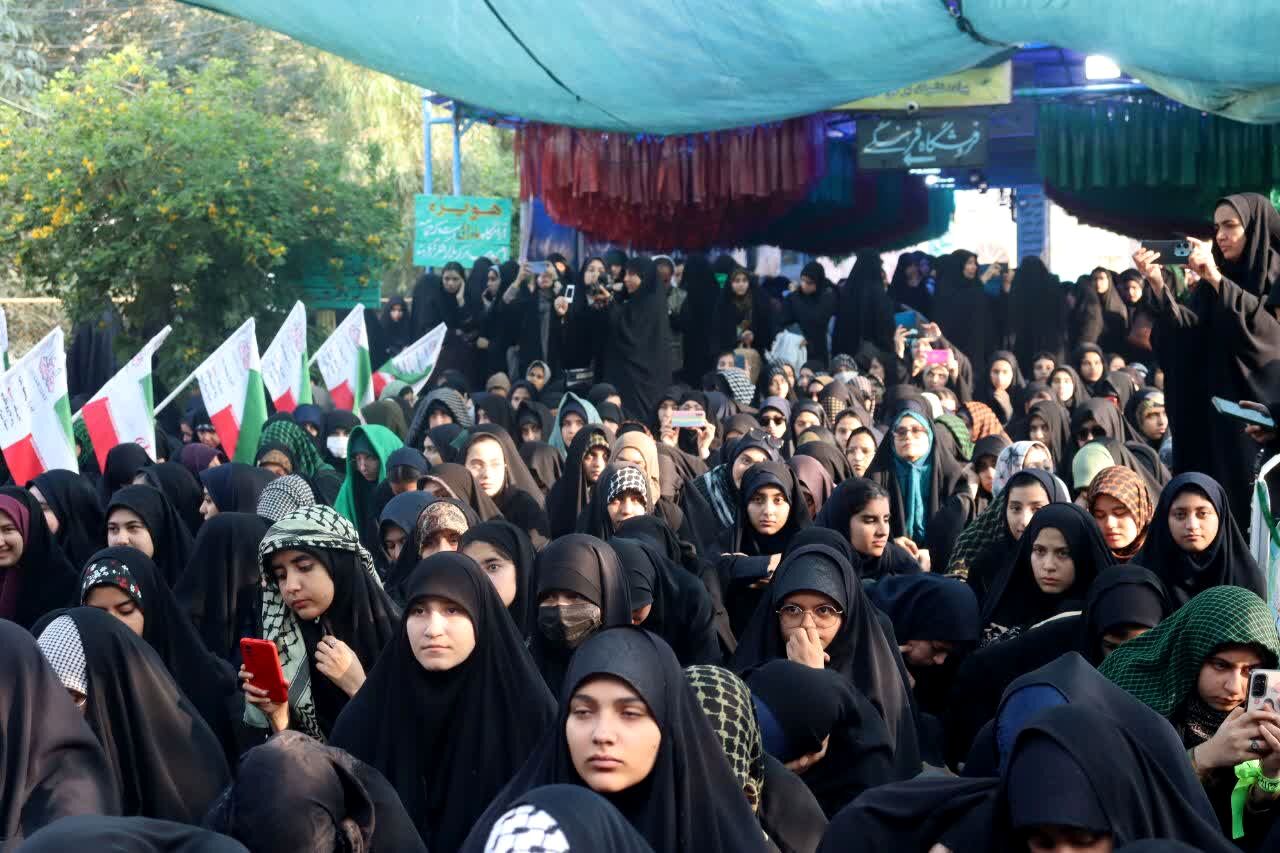 دانش‌آموزان کوهدشتی در یادمان شهدای هویزه