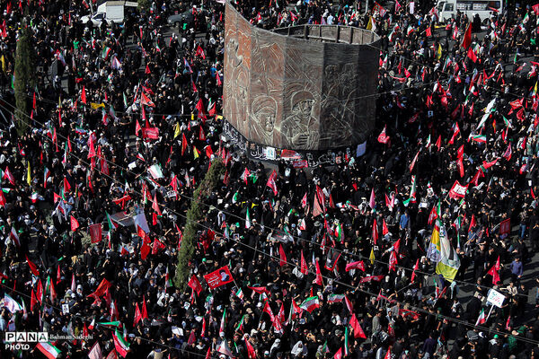 مراسم تشییع پیکر مطهر رهبر شهید انقلاب در تهران - 2
