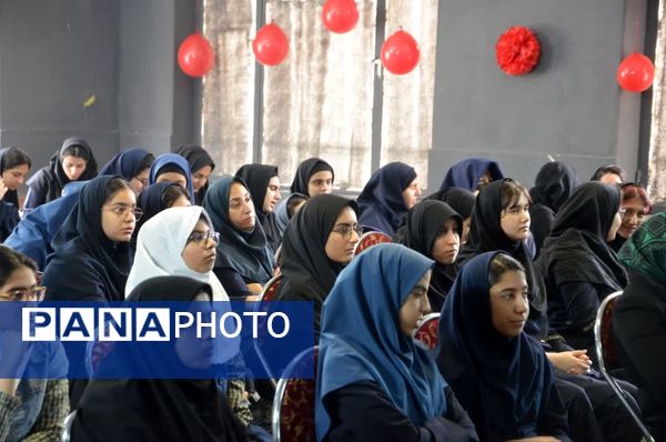 کارگاه آموزشی خبرنگاری دختران منطقه 6